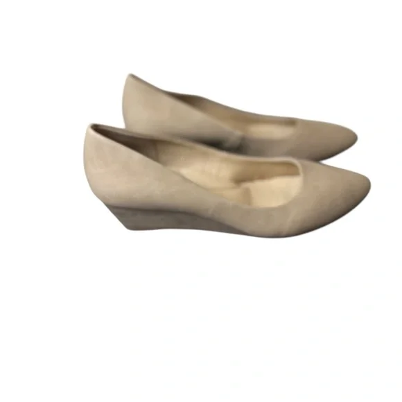 CL By Laundry Beige Wedge Pumps Size 8 Neutral Classic Minimalist Office Staple - Picture 4 of 11